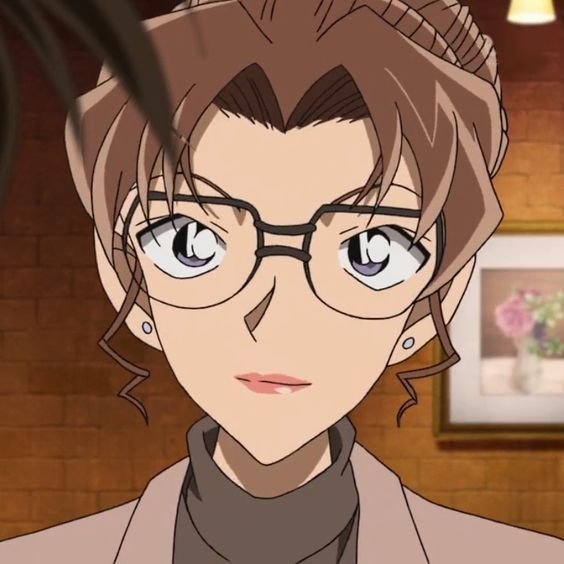 Eri Kisaki - renowned lawyer and Ran's mother